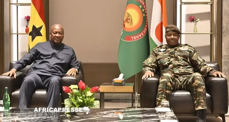John Dramani Mahama en visite au Niger pour apaiser les tensions entre la Cédéao et l’AES John Dramani Mahama et le général Abdourahamane Tiani
