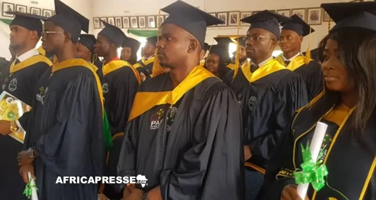 Les diplômés de la 8e promotion d'étudiants en master et en doctorat de PAUGHSS