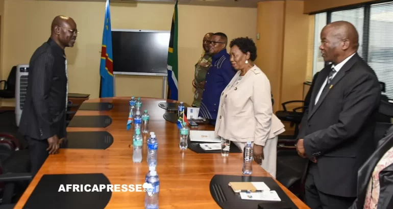 RDC : Deux ministres congolais à Pretoria pour renforcer la coopération militaire avec l’Afrique du Sud Les ministres congolais en mission en Afrique du Sud