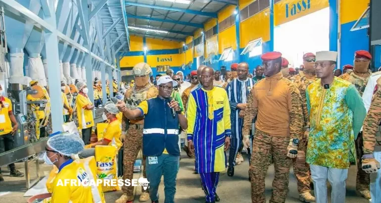 Burkina Faso : Un pas vers l’autosuffisance avec l’inauguration d’un complexe de détergents par le Président Traoré Président Ibrahima Traore inaugure un complexe industriel de détergents