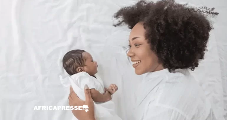 femme avec nouveau ne - accouchement