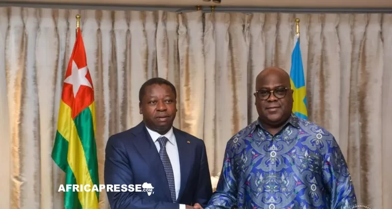L’Union africaine renforce ses efforts pour la paix en RDC avec l’arrivée de son médiateur Faure Gnassingbé à Kinshasa Faure Gnassingbé et Félix Tshisekedi