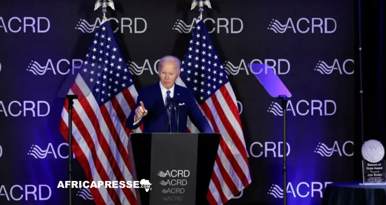 L'ancien président américain Joe Biden prononce son premier grand discours depuis qu'il a quitté ses fonctions, à Chicago, aux États-Unis, le 15 avril 2025.