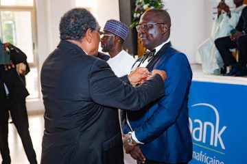 Distinctions : 226 médailles d’honneur de travail décernées aux employés d’Ecobank Cameroun Distinctions : 226 médailles d’honneur de travail décernées aux employés d’Ecobank Cameroun