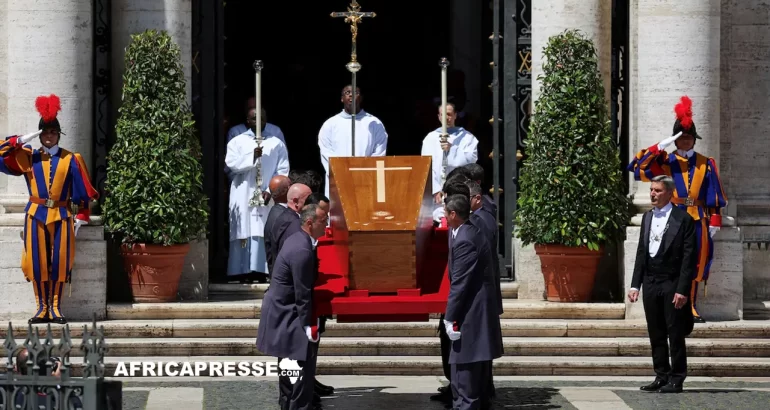 Le cercueil du pape François