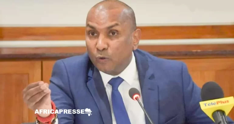 Maurice : L’ex-ministre des Finances, Renganaden Padayachy, arrêté dans une affaire de détournement de fonds publics Renganaden Padayachy