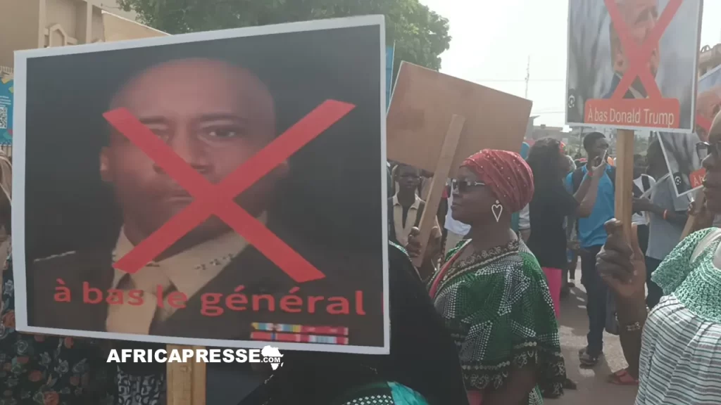 Rassemblement de soutien a Ibrahim Traore et son gouvernement au pouvoir, place de la Nation à Ouagadougou, le 30 avril 2025