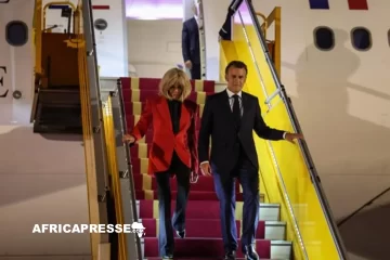 “J’ai juste plaisanté avec mon épouse”: Emmanuel Macron tente de calmer le jeu [Vidéo]