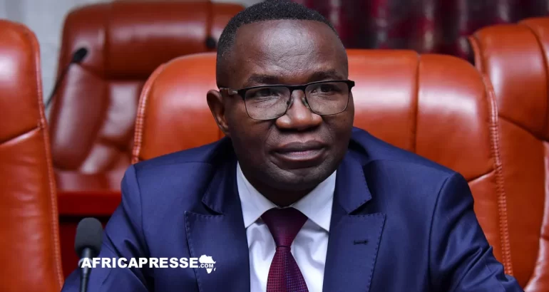 RDC : Kinshasa accuse l’Ouganda, le Rwanda, le Kenya et l’Angola à l’OMC Le ministre du Commerce extérieur, Julien Paluku