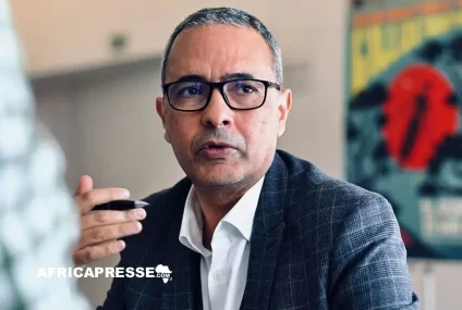 Kamel Daoud face à la répression : l’Algérie lance des mandats d’arrêt internationaux contre l’écrivain pour son livre