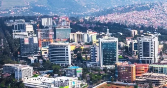 Migrants : Rome et Kigali avancent sur un hub d’asile externalisé en Afrique de l’Est