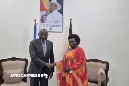 RDC : Le Président de l’Assemblée Nationale le Professeur Vital Kamerhe est arrivé à Entebe en Ouganda pour apaiser les tensions et renforcer la diplomatie parlementaire