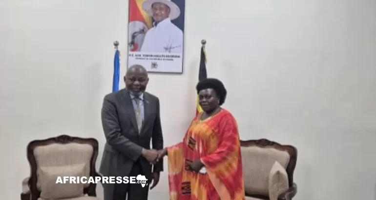 RDC : Le Président de l’Assemblée Nationale le Professeur Vital Kamerhe est arrivé à Entebe en Ouganda pour apaiser les tensions et renforcer la diplomatie parlementaire Le Président de l'Assemblée Nationale le Professeur Vital KAMERHE est arrivé en Ouganda