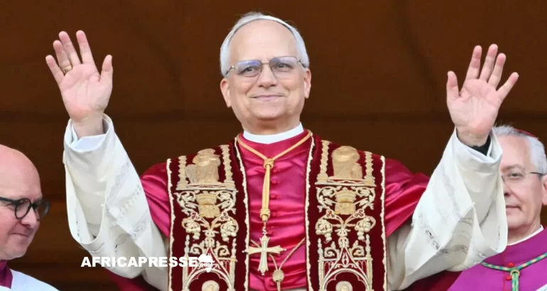 Léon XIV : qui est Robert Francis Prevost, le nouveau pape élu ? Le pape nouvellement élu Léon XIV, Robert François Prévost