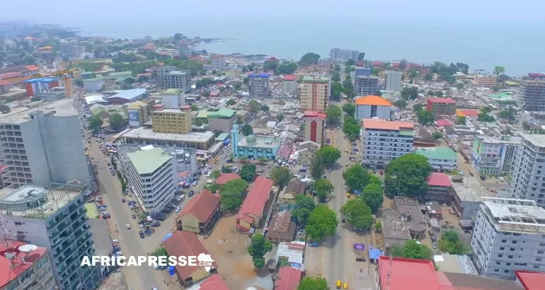 Guinée: trois grands partis suspendus, la campagne référendaire reportée Guinée: trois grands partis suspendus, la campagne référendaire reportée
