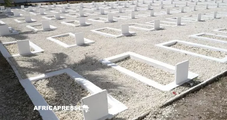 Massacre de Thiaroye en 1944 : le Sénégal exhume la vérité 80 ans après pour déterminer le nombre de tirailleurs tués tombes des tirailleurs sénégalais tués le 1er décembre 1944 par l'armée française au cimetière militaire de Thiaroye à Dakar