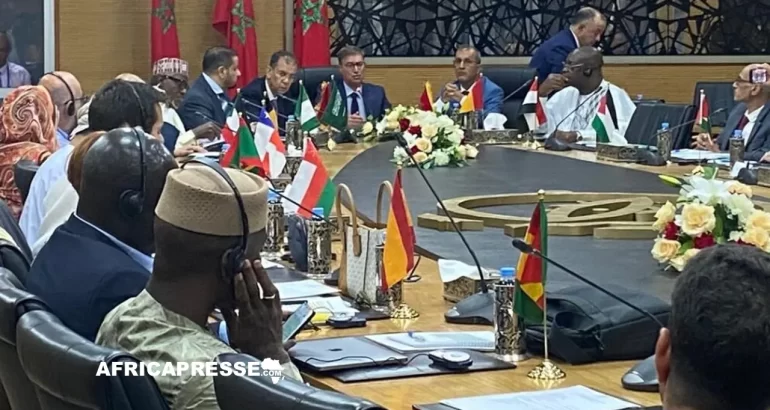 Dakhla au Maroc accueille un colloque sur l'éducation aux médias face aux dérives numériques.