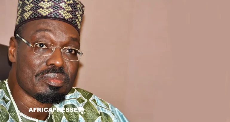 Cameroun : l’exil gambien d’Issa Tchiroma Bakary, entre humanitaire et négociations secrètes Cameroun : l’exil gambien d’Issa Tchiroma Bakary, entre humanitaire et négociations secrètes