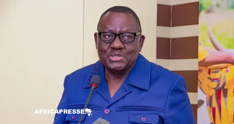 Bénin : la fin annoncée du poulet congelé se heurte à une filière locale encore fragile Le ministre de l’Agriculture Gaston Dossouhoui du Benin