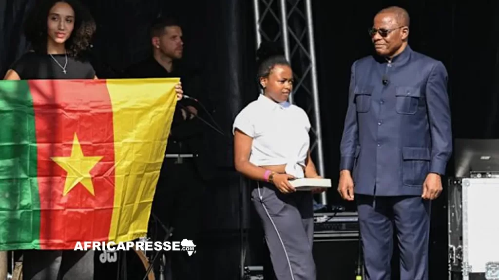 Maurice Kamto, lors de son meeting, place de la république à Paris, le 31 mai 2025