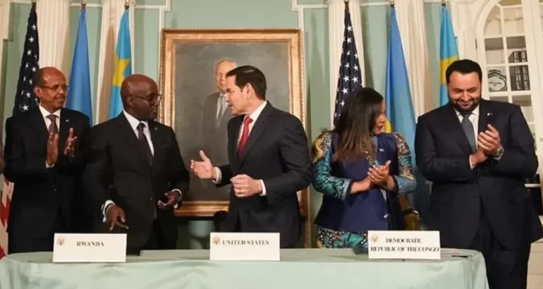 Un accord de paix signé entre la RDC et le Rwanda, salué par l’Union africaine Un accord de paix signé entre la RDC et le Rwanda, salué par l’Union africaine.