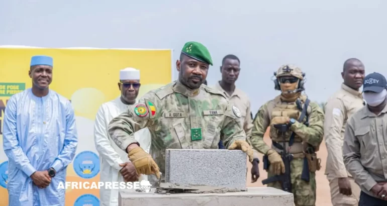 Mali : Assimi Goïta lance la première raffinerie d’or du pays pour en finir avec l’exportation brute le général Assimi Goïta, a officiellement posé la première pierre de SOROMA‑SA, une raffinerie d’or.