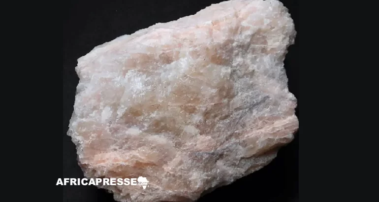 Trois métaux ultra-rares et indispensables qui sont produits en Afrique La pollucite