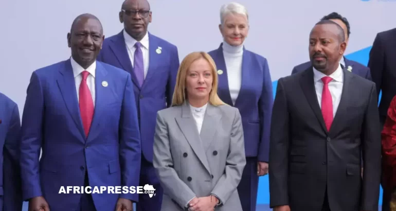 Sommet alimentaire de l’ONU : “On n’en fait pas assez” face à la faim mondiale Le président kényan William Ruto, la présidente du Conseil italien Giorgia Meloni et le Premier ministre éthiopien Abiy Ahmed au deuxième sommet de l'ONU