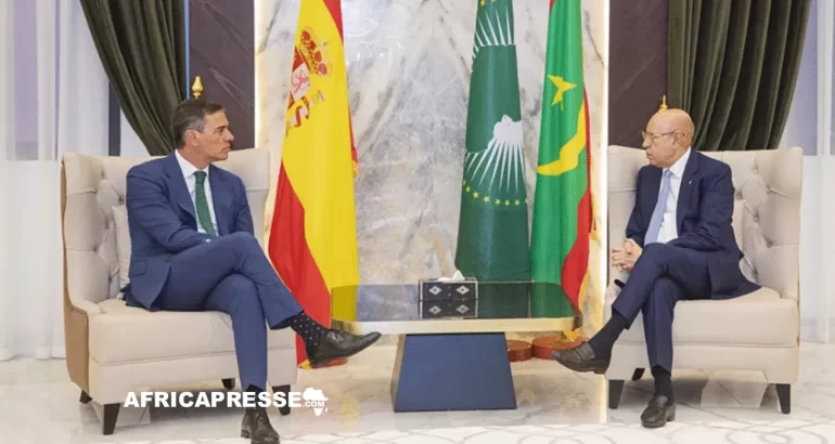 Pedro Sánchez en Mauritanie pour un sommet diplomatique de premier plan Pedro Sanchez et El Ghazouani lors de la visite du président du gouvernement espagnol en Mauritanie en aout 2024