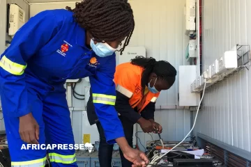 Le Zimbabwe veut transformer son lithium sur place, une première batterie « made in Harare » testée avec succès Le Zimbabwe veut transformer son lithium sur place, une première batterie « made in Harare » testée avec succès