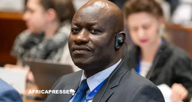 Sénégal : Abass Fall élu maire de Dakar après la destitution de Barthélémy Dias Sénégal : Abass Fall élu maire de Dakar après la destitution de Barthélémy Dias