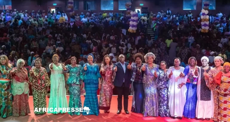 Cote d'Ivoire, 20 millions de FCFA collectés par des femmes pour soutenir la candidature de Ouattara