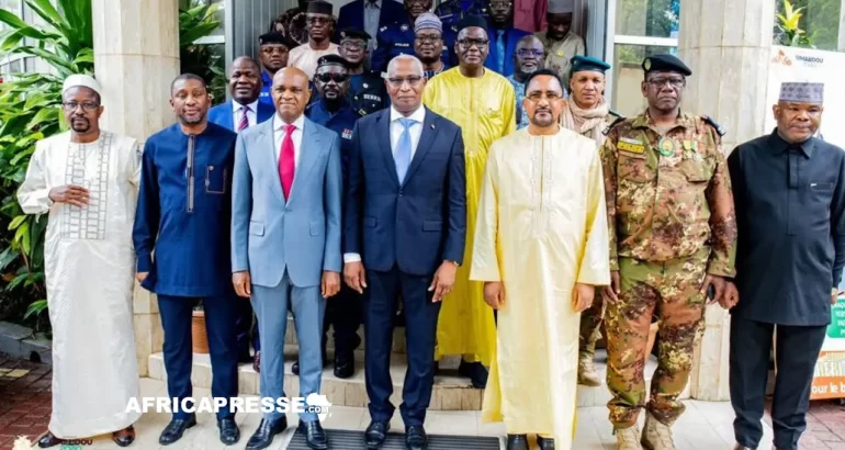 Mali-Guinée : un accord pour fluidifier la circulation et prévenir les tensions frontalières Mali-Guinée : un accord pour fluidifier la circulation et prévenir les tensions frontalières