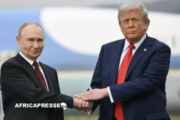 Trump accueille Poutine en grande pompe sur la base militaire Elmendorf-Richardson en Alaska Trump accueille Poutine en grande pompe sur la base militaire Elmendorf-Richardson en Alaska