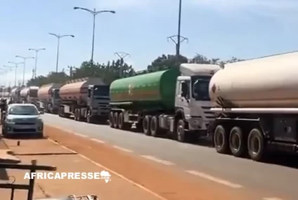 Crise sécuritaire au Mali : le Premier ministre dénonce un carburant payé “en sang humain” Crise sécuritaire au Mali : le Premier ministre dénonce un carburant payé “en sang humain”