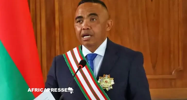 Madagascar : un gouvernement de 29 ministres pour tourner la page Rajoelina Le colonel Michael Randrianirina