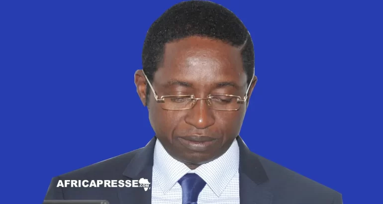 Cameroun : après Anicet Ekane et Djeukam Tchameni, le professeur Aba’a Oyono un proche conseiller de Issa Tchiroma Bakary interpellé Professeur Jean Calvin Aba'a Oyono