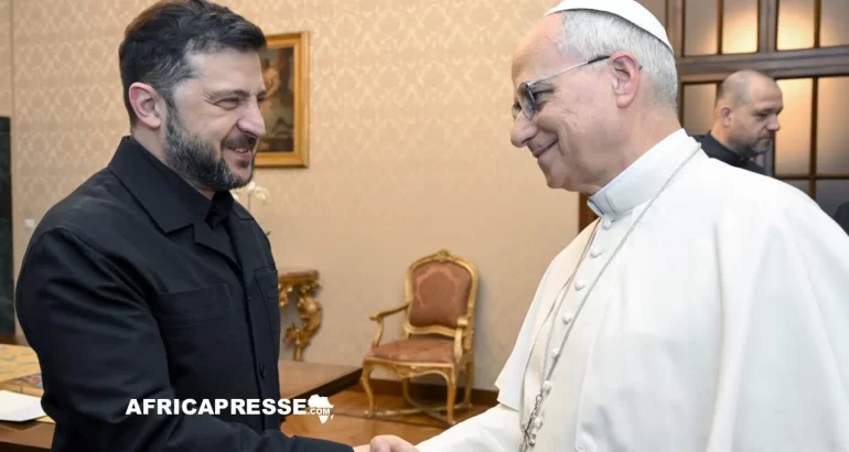 Volodymyr Zelensky et le Pape Leon XIV a Rome