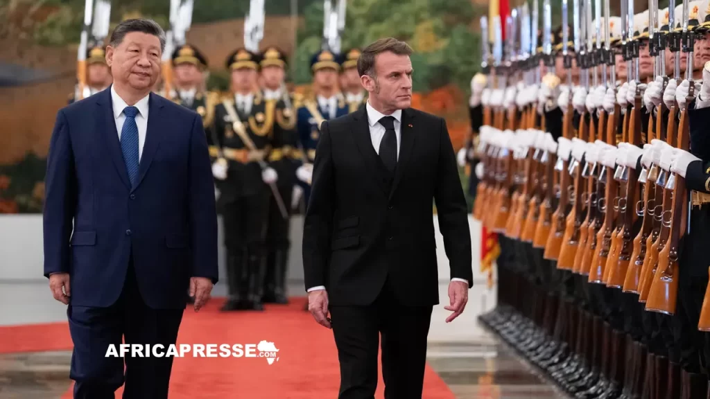 Xi Jinping et Emmanuel Macron au Palais du peuple, à Pékin