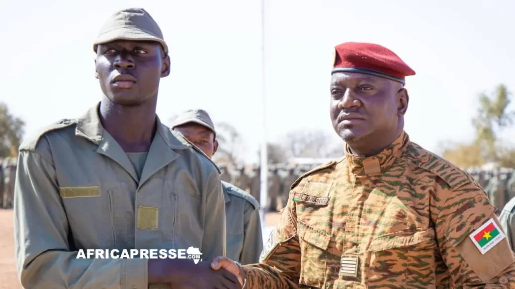 710 recrues terminent leur formation militaire et renforcent l’Agence Faso Mêbo