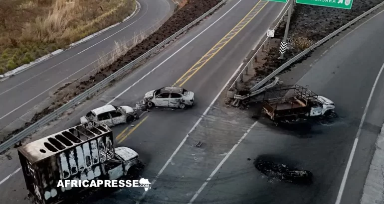 Mexique : Après l’élimination du narcotrafiquant El Mencho, le cartel de Jalisco défie l’État mexicain par une offensive meurtrière Mexique : Après l’élimination du narcotrafiquant El Mencho, le cartel de Jalisco défie l’État mexicain par une offensive meurtrière