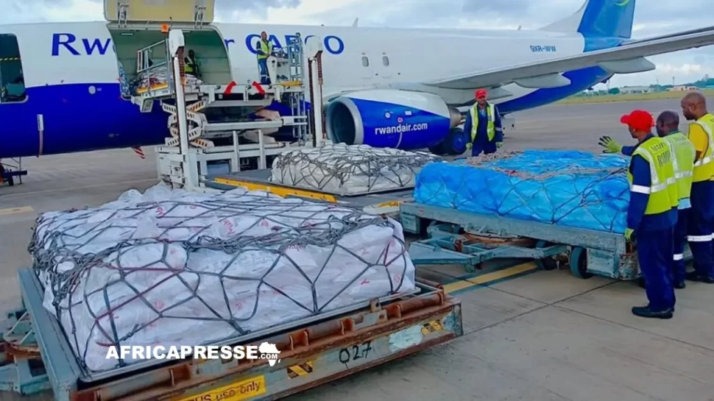Le Rwanda expédie 20 tonnes de secours au Mozambique