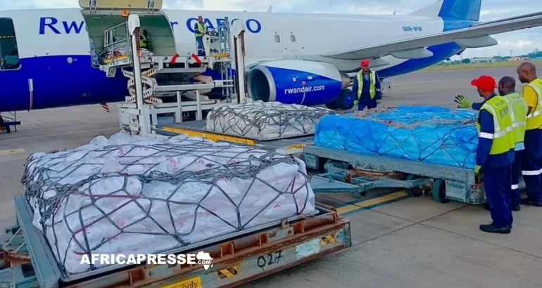 Le Rwanda expédie 20 tonnes de secours au Mozambique