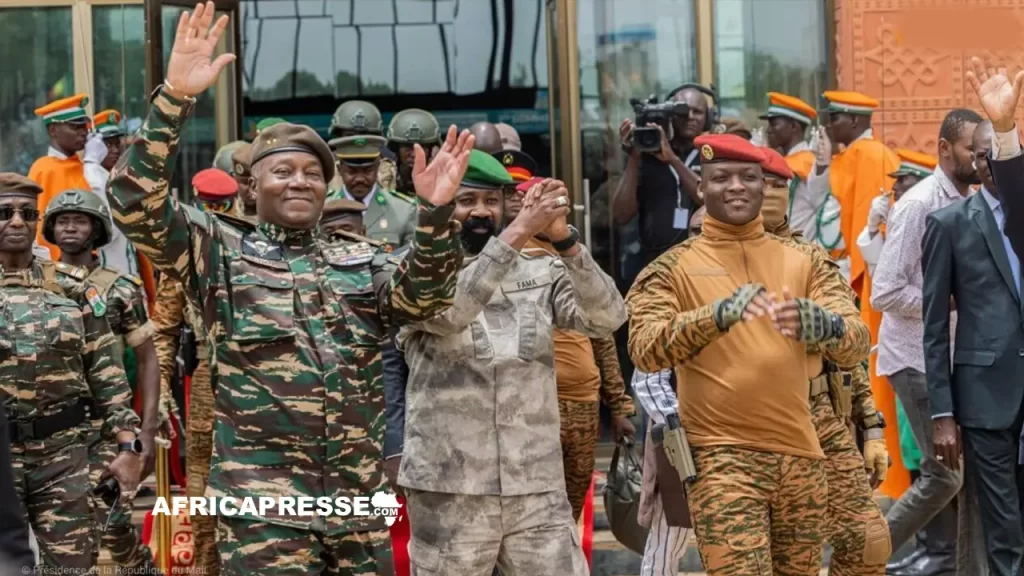 Abdourahamane Tiani, Assimi Goïta et Ibrahim Traore - AES