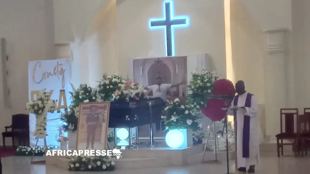 Consty Eka décoré avant son inhumation en Côte d’Ivoire