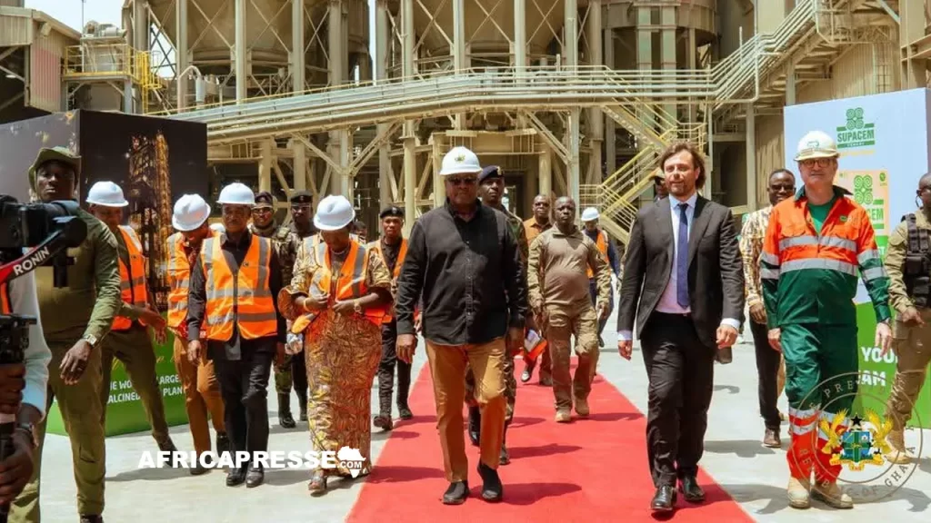 Le président John Dramani Mahama a inauguré la plus grande usine de ciment à base d’argile calcinée au monde