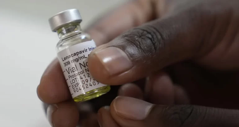 L’Afrique du Sud prête à défier les brevets pour produire le révolutionnaire Lenacapavir, traitement préventif contre le VIH