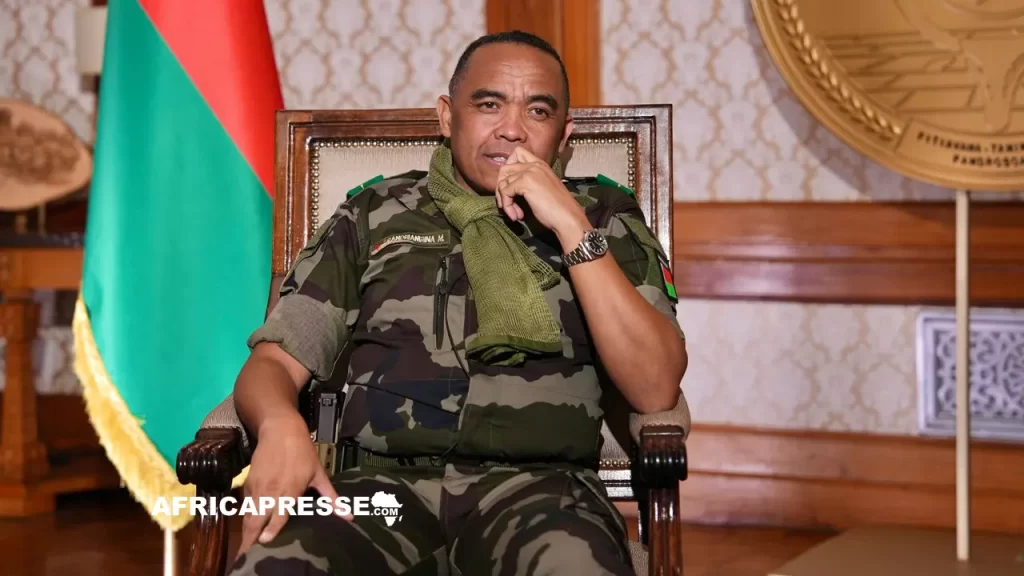 Le colonel Michaël Randrianirina