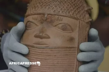La Suisse restitue 28 bronzes du royaume du Bénin au Nigeria, nouveau pas dans la réparation du passé colonial La Suisse restitue 28 bronzes du royaume du Bénin au Nigeria, nouveau pas dans la réparation du passé colonial