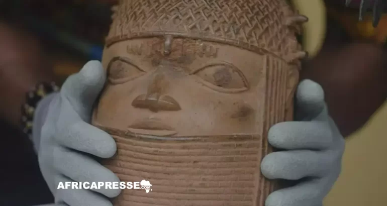 La Suisse restitue 28 bronzes du royaume du Bénin au Nigeria, nouveau pas dans la réparation du passé colonial